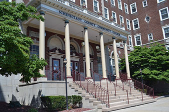 SUNY Schenectady entrance from Washington Avenue. 