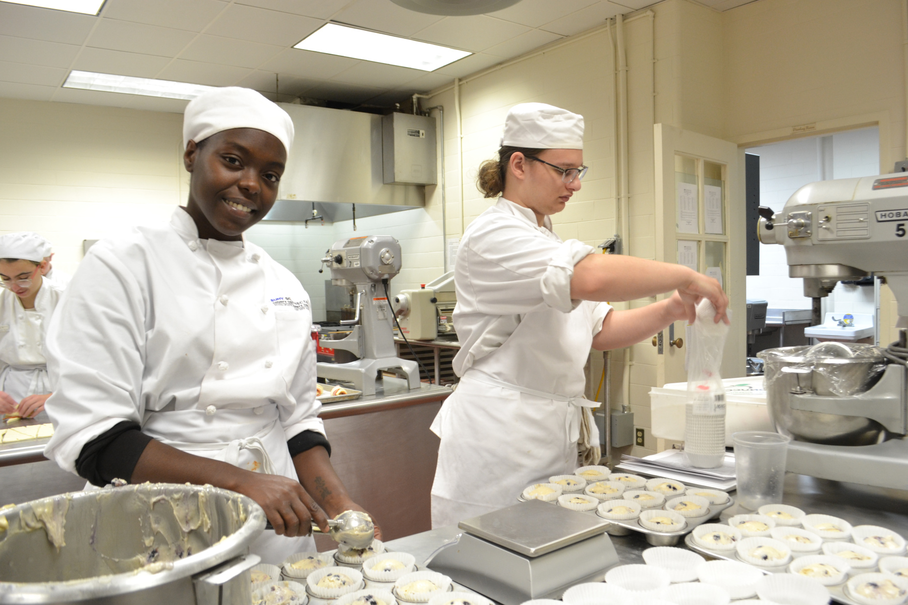 Student chefs in pastry lab