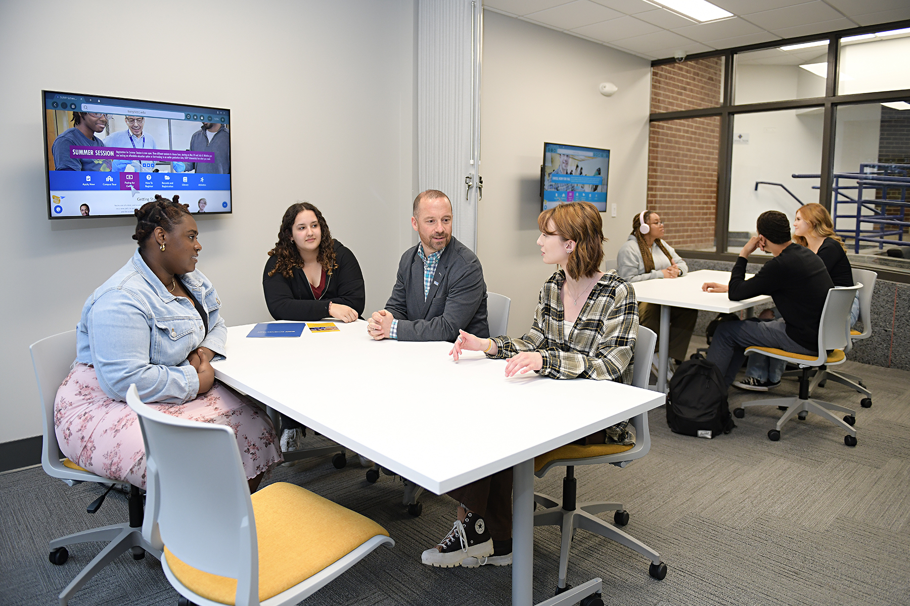 Mark Bessette, Financial Aid, meeting with students.