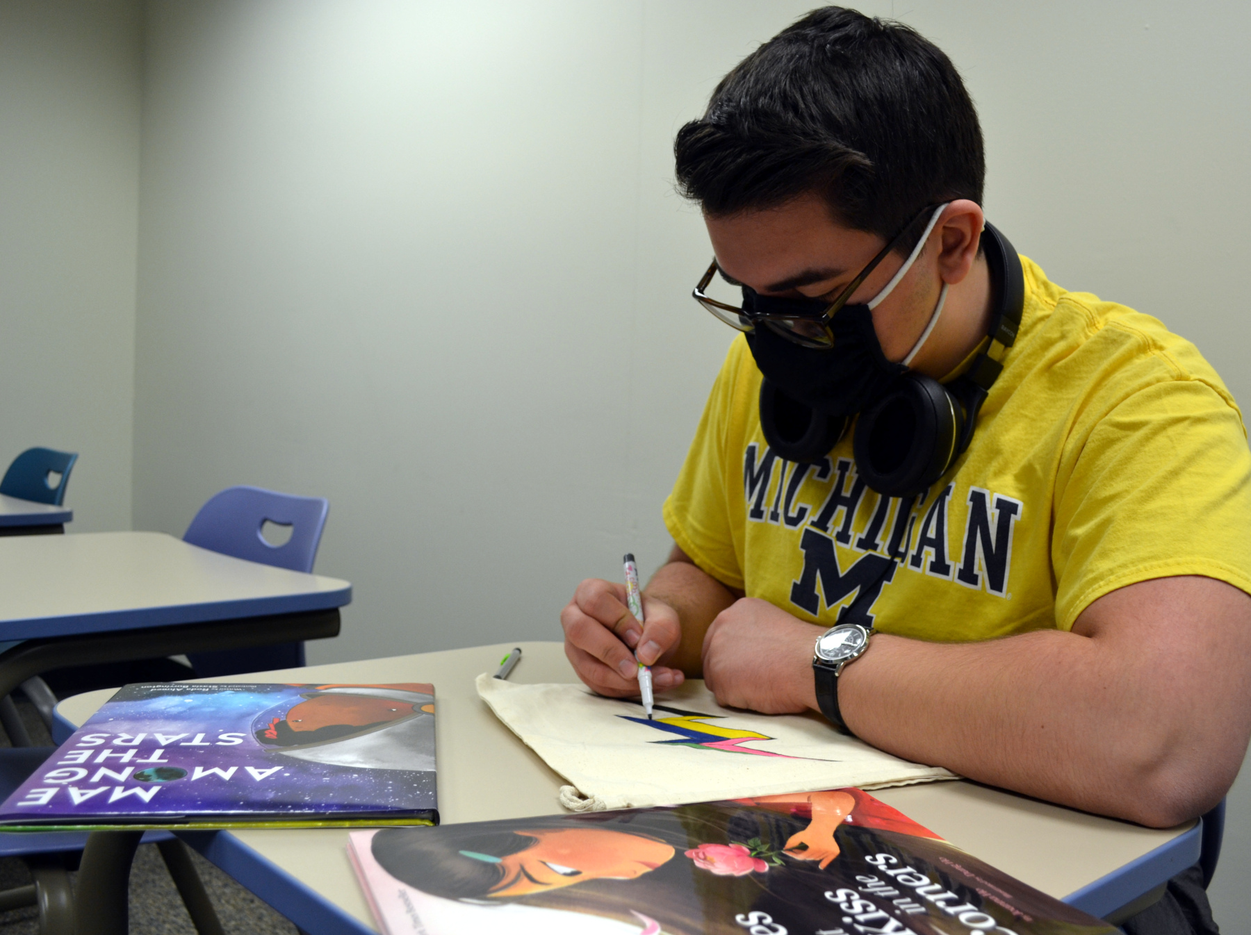 Corey Bub decorating totebag in classroom