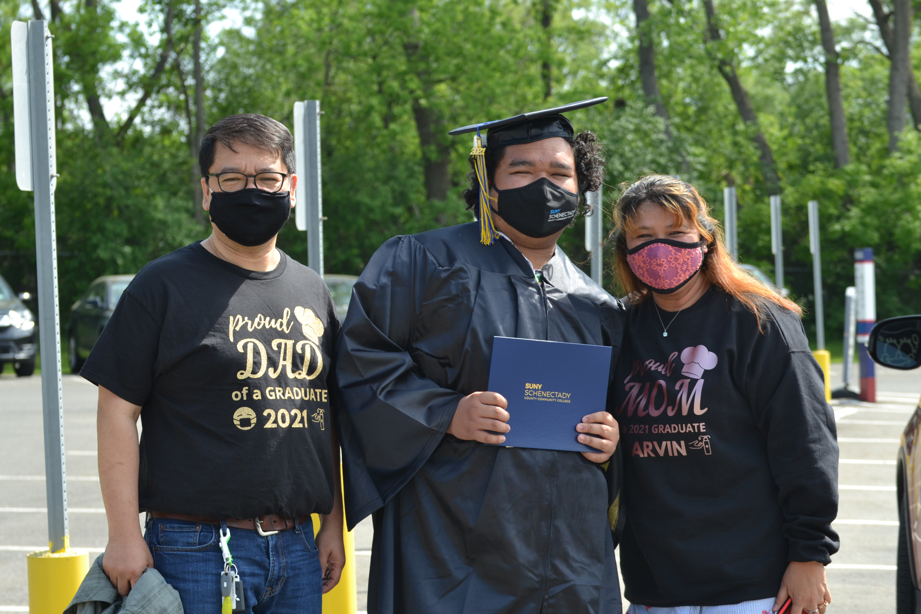Arvin Clemente, graduate, and his parents